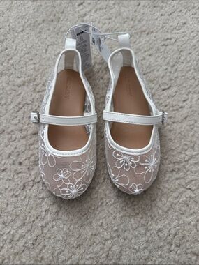 NWT Old Navy Girls White Floral Lace Mary Jane Shoes - Size 8